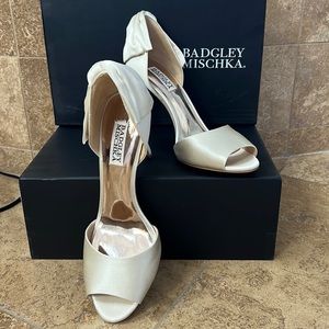 Badgley Mischka Eugenie heels. Never been worn. Size 8